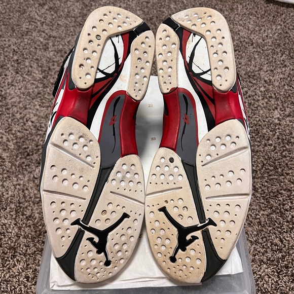 Authentic Air Jordan Retro 8 bugs bunny (2013) size 12 - Picture 4 of 5